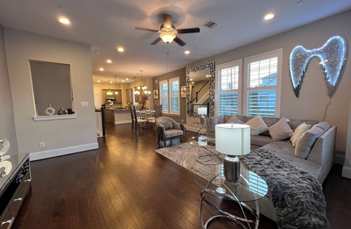 Memorial House | Modern Upscale 3-bedroom house in Houston energy corridor