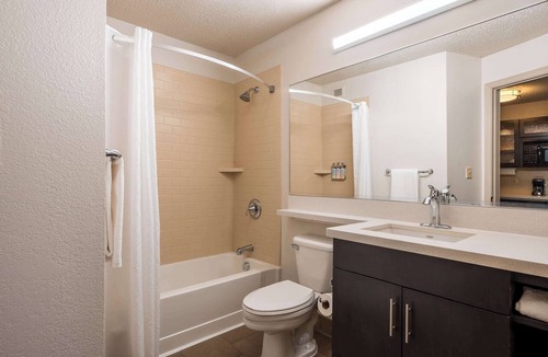 Fossil Creek Resort | Modern Urban Reatreat | Pet-Friendly Property | Free Parking Onsite