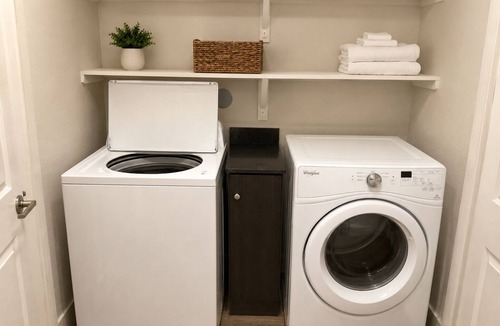 Uptown Apartment | Modern Victory Park Retreat- Ideal for FIFA, AAC Events & Downtown