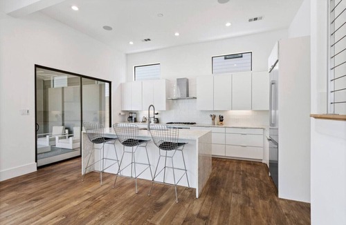 Dallas House | ModernOasis HOT TUB|Pool-10 Mins LoveField Airport