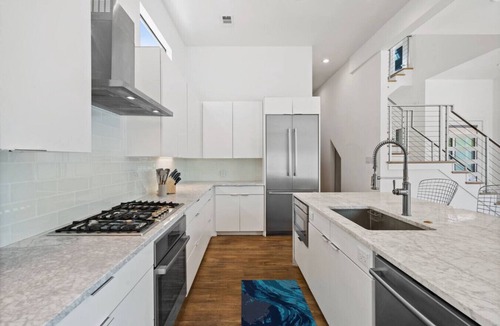 Dallas House | ModernOasis HOT TUB|Pool-10 Mins LoveField Airport