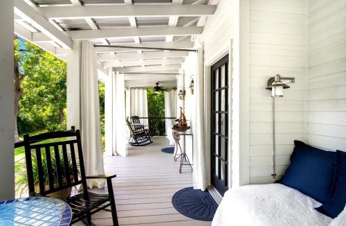 Mandeville Apartment | Monroe Suite at Blue Heron an Old Mandeville Stay