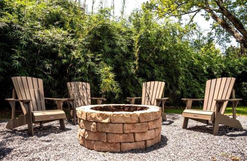 Mandeville Apartment | Monroe Suite at Blue Heron an Old Mandeville Stay