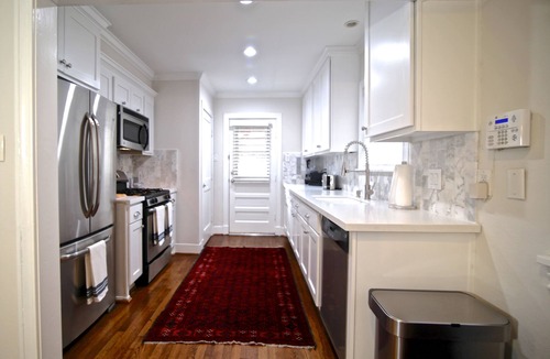 Greenway Plaza-Upper Kirby House | Montrose/River Oaks-walk to restaurants, stores Antique Charm w Modern Amenities