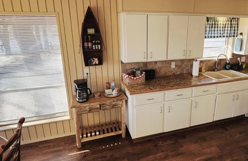 Sulphur House | Moonlight Bay Cabin with Private Lake Access in Arbuckle Area. Pet friendly.