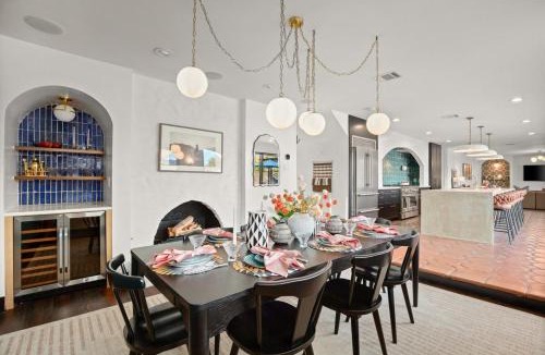 Riverside Villa | Most EPIC Austin Experience! La Dolce Vita Villa
