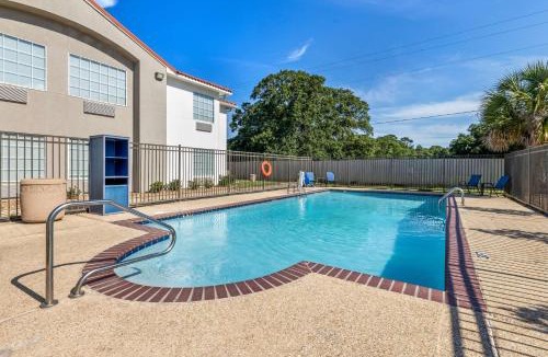 Crowley Hotel | Motel 6 Crowley, LA