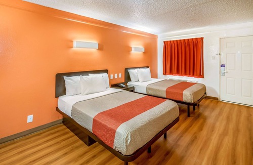 Euless Hotel | Motel 6 Euless, TX - DFW West