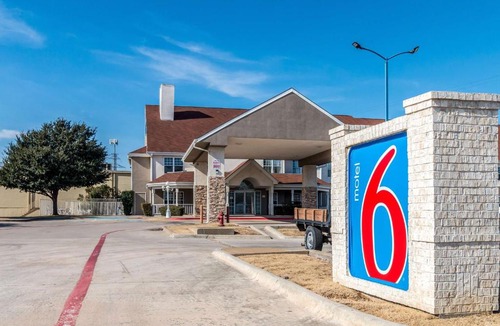 North Richland Hills Hotel | Motel 6-North Richland Hills, TX - Rufe Snow