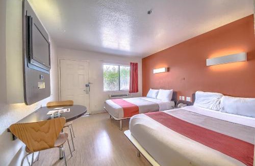 Wetmore Hotel | Motel 6 San Antonio, Tx Six Flags Fiesta TX - La Cantera Area
