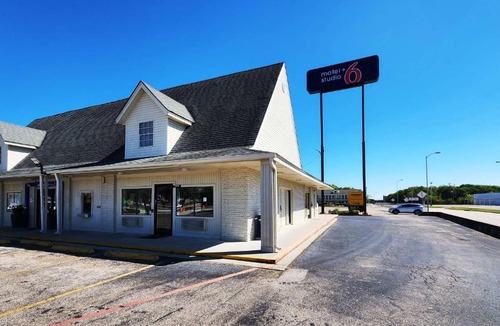 Webster Hotel | Motel 6-Webster, TX - Houston - Nasa Lake
