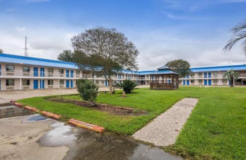 Winnie Hotel | Motel 6-Winnie, TX