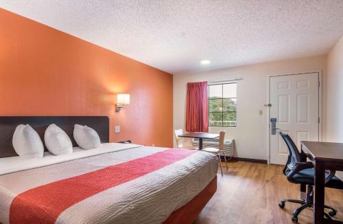Winnie Hotel | Motel 6-Winnie, TX