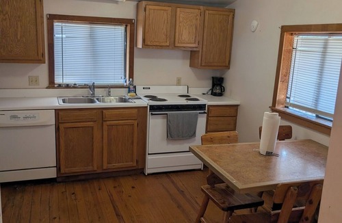 Davis Cabin | Mountain View 2 Bed Cabin