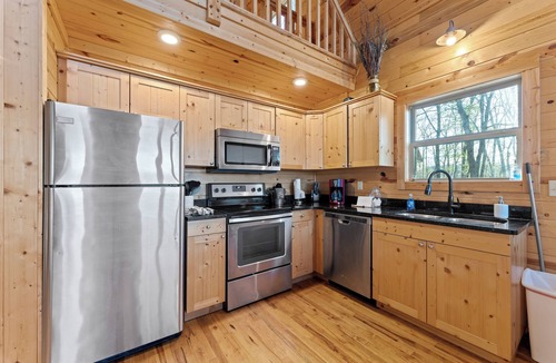 Jasper Cabin | Mountain View Cabin w/Hot Tub & Fire Pit