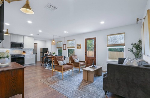 Johnson City Other | Ms Dot’s 290 Wine Trail Farmhouse-Downtown- Fire Pit - Covered Patio