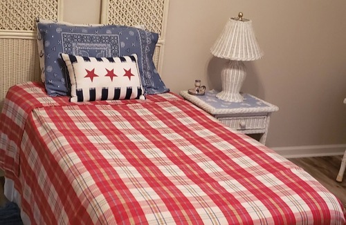 Theriot Cabin | My oh My Maison du Bayou with WiFi, AC, fishing. Enjoy a relaxing cozy stay!