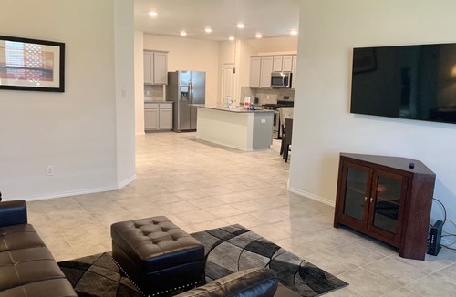 La Marque House | NASA, Keemah/ Galveston within 20 minutes sleeps 8