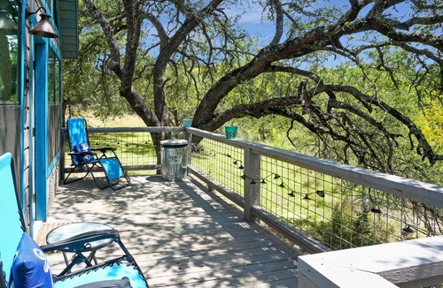 Dripping Springs Cabin | Nautical Treehouse Escape w/Queen Bed, Fire Pit, Grill & Pond Views