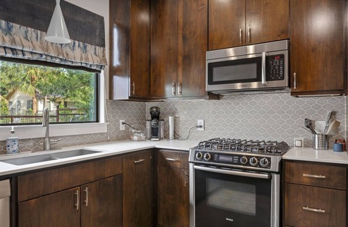 Central East Austin Villa | Navasota Luxury Villa