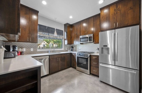 Central East Austin Villa | Navasota Luxury Villa