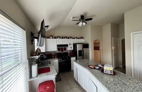 Atascocita House | NE Houston, Whole House, 3 bed 2 bath, 15 min from IAH Airport