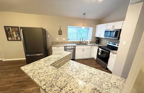 Live Oak House | NE San Antonio, Quiet and Safe Family Neighborhood