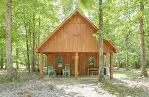 Newnata Cottage | Near Blanchard Springs! Classic Cabin in the Woods