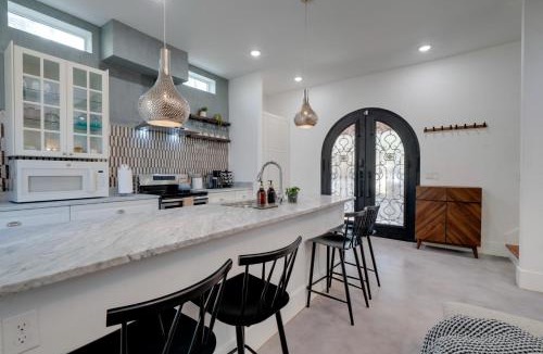 Hughes Park Lake House | Near Lake Travis & Marina: Modern Austin Getaway!