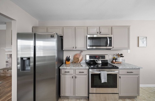 South Arlington House | Near Shopping EpicWaters | AT&T Stadium 10 Min | Sleeps 8 | Grand Prairie