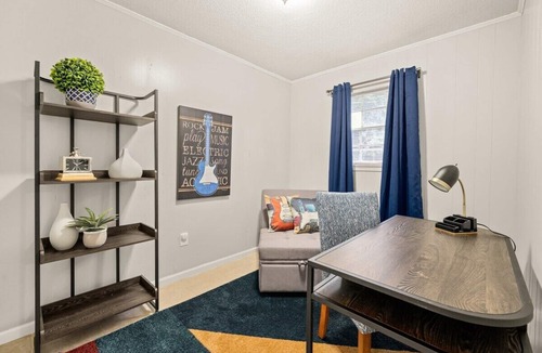 Pineville Apartment | Near Zoo/Museum | 55" TV | King 🛏| W/D|Free🅿️| Pet✅