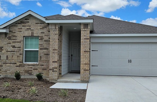 Pflugerville House | New 3 bedroom house in charming Pflugerville, a suburb of Austin, TX.