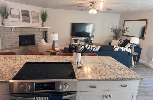 The Colony House | NEW 3BR cozy home - Centrally located w/large backyard and firepit