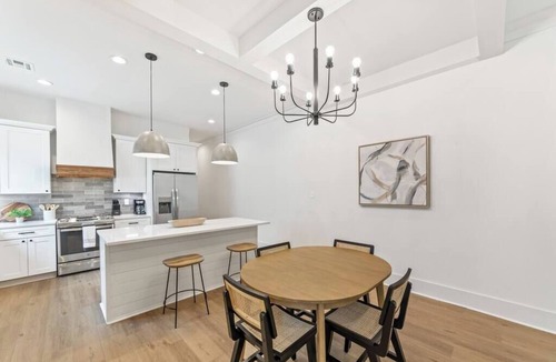 Lafayette House | New 3BR - King Bed - Garage - Near Hospital