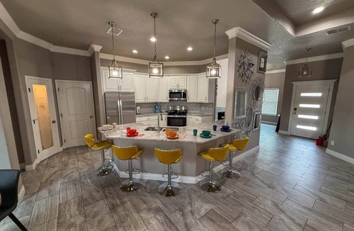 Amistad National Recreational Area House | NEW 4 BED | Pool-Table, Ping-Ping, Arcade, Office