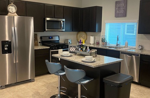 San Marcos House | New 4 Bedrm Hm Pet Friendly Close to NB~Austin~SA Special Rates for longer stays