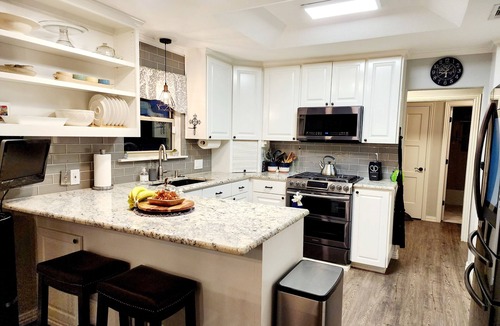 Creedmoor House | NEW 7 PERSON JACUZZI SPA AVAILABLE NOW ! Country setting - Space to run & play!