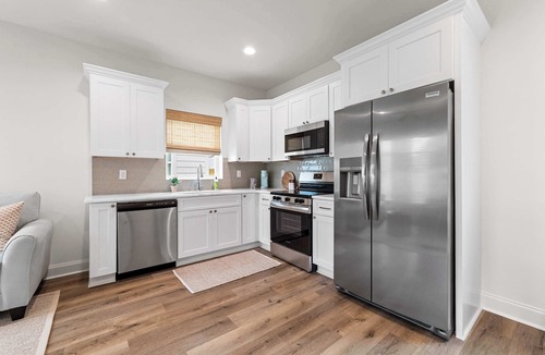 Youngsville House | New Breezy Cottage - King Bed - Mini-Golf - Park