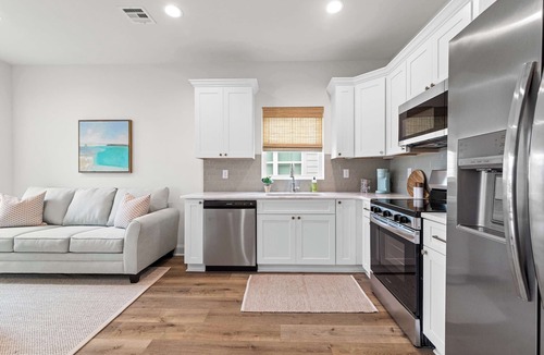 Youngsville House | New Breezy Cottage - King Bed - Mini-Golf - Park