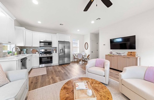 Youngsville House | New Breezy Cottage - King Bed - Mini-Golf - Park