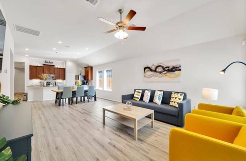 Houston House | New Comfortable 4 Bedroom Home in Houston, TX