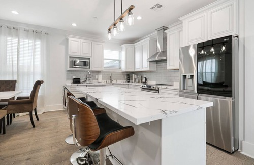 Mid-City House | New Constructed Luxury 3-BD House in Mid-City