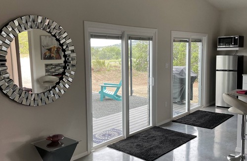Blanco House | New couples retreat w/12 foot deck, hot tub, 360 amazing hill country views