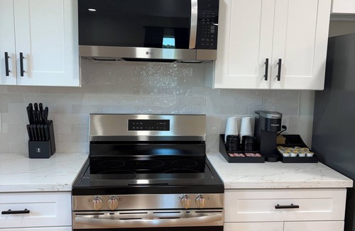 Sulphur House | New Duplex Near Plants and Casinos Fast Wi-Fi