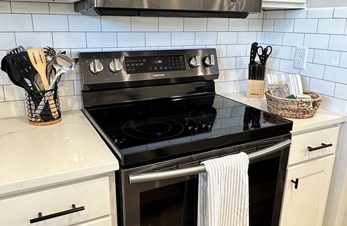 Graford Condo | NEW! First Floor Pool side PK Lake Luxury Condo - Hot Tub, FirePit, Gym, Laundry