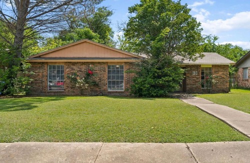Garland House | New! Fun just 20 min from Dallas 3-BRM Home