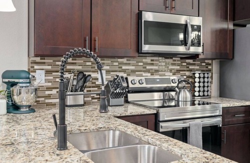 Point Venture Villa | New `Hogan Haven` Golf Course! Lake! Pool! Gym!