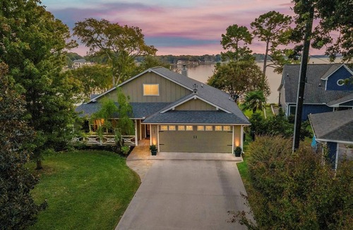 Gun Barrel City House | New Lakefront Home-Private Dock on Open Deep Water in Convenient Loc Cul de sac
