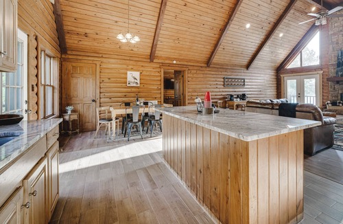 Amity House | *New* LakeWood Cabin at Timber Lodge Ranch