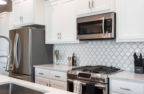 Chestnut Condo | New Luxe Poolside Stay Balcony Views Outdoor BBQ